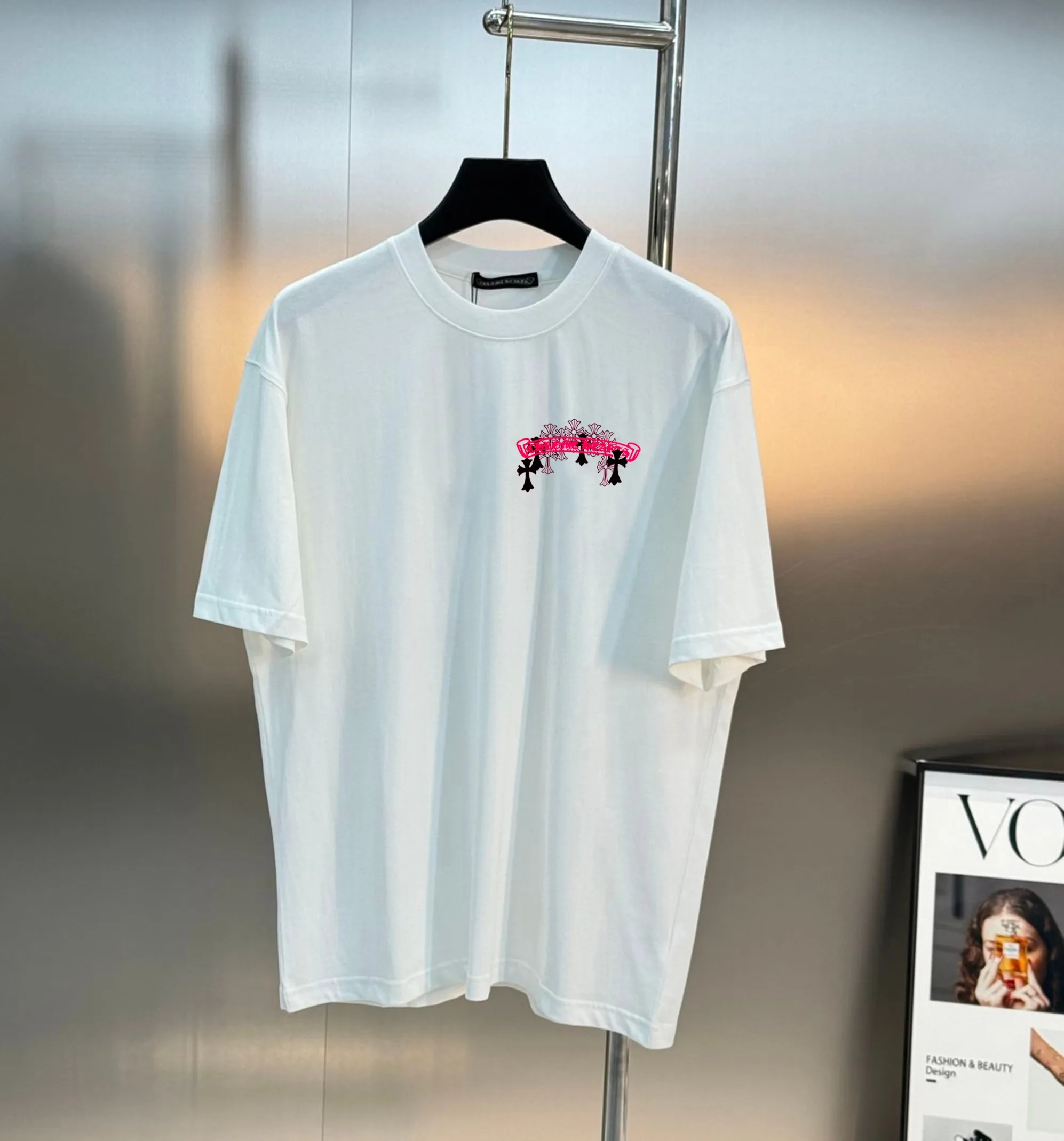 🅿️190 Kroxin 2025 new Sanskrit couple style short-sleeved T-shirt 🔥High version🔥 Original fabric Digital direct printing technology Same style as Internet celebrity High version High quality😘😘 The fabric is made of 250g Solona cotton fabric. It feels super comfortable, fashionable and personalized. A super versatile and good-looking T-shirt. Very suitable for both men and women. A must-have for everyone. Color: black, white Size: S-xxl